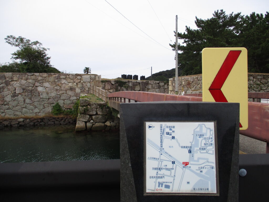 指月小橋から入城