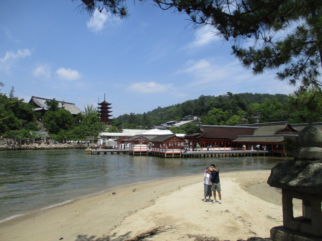 厳島神社と五重塔