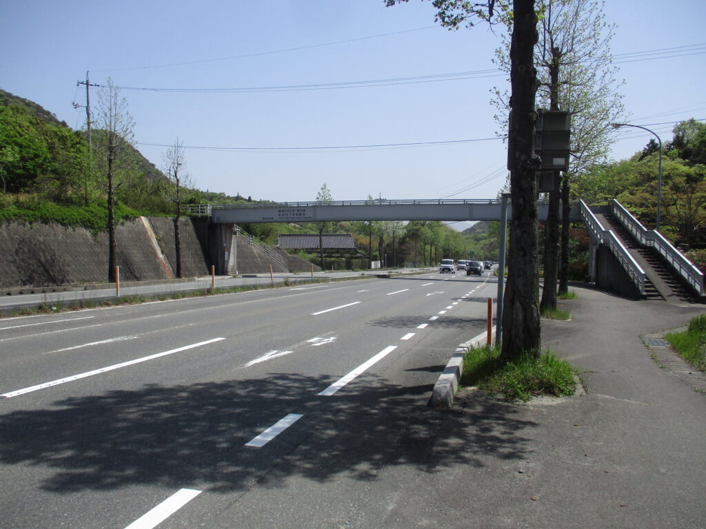 下右田勝坂歩道橋
