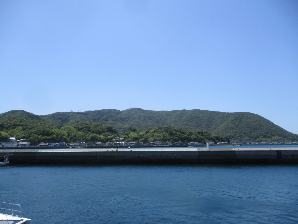 道の駅上関海峡から見る上盛山