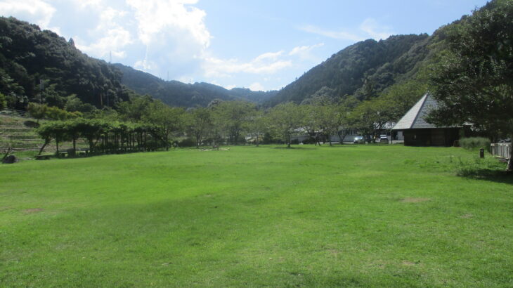 穴場的なキャンプ場、萩阿武川温泉公園はバンガローも充実