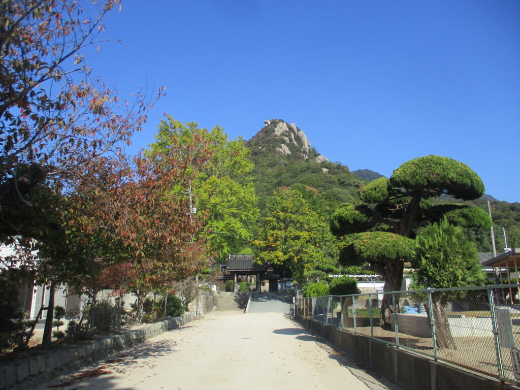 天徳寺と石船山