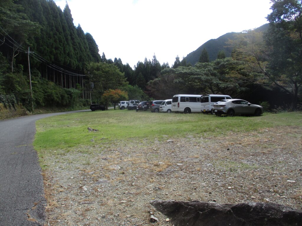 千ヶ峰登山口三谷コース駐車場