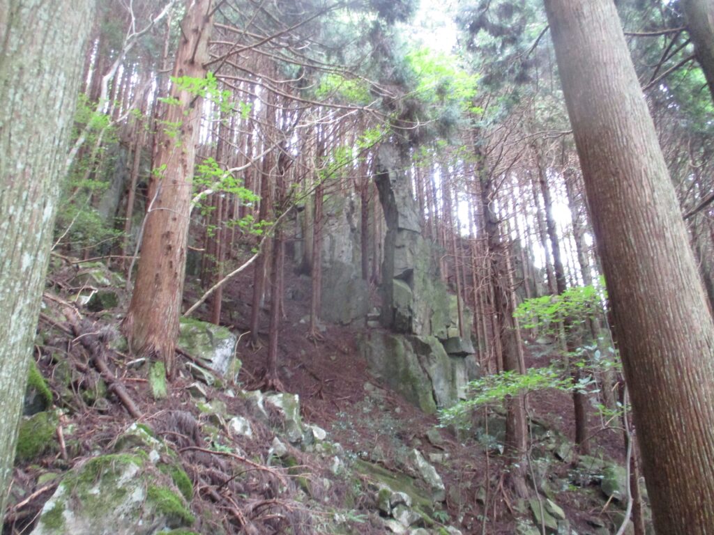 岩座神の七不思議「塔の岩」