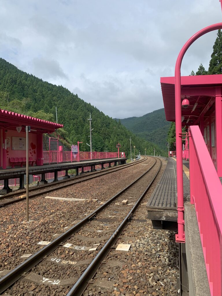 ホームの端から鳥取方向