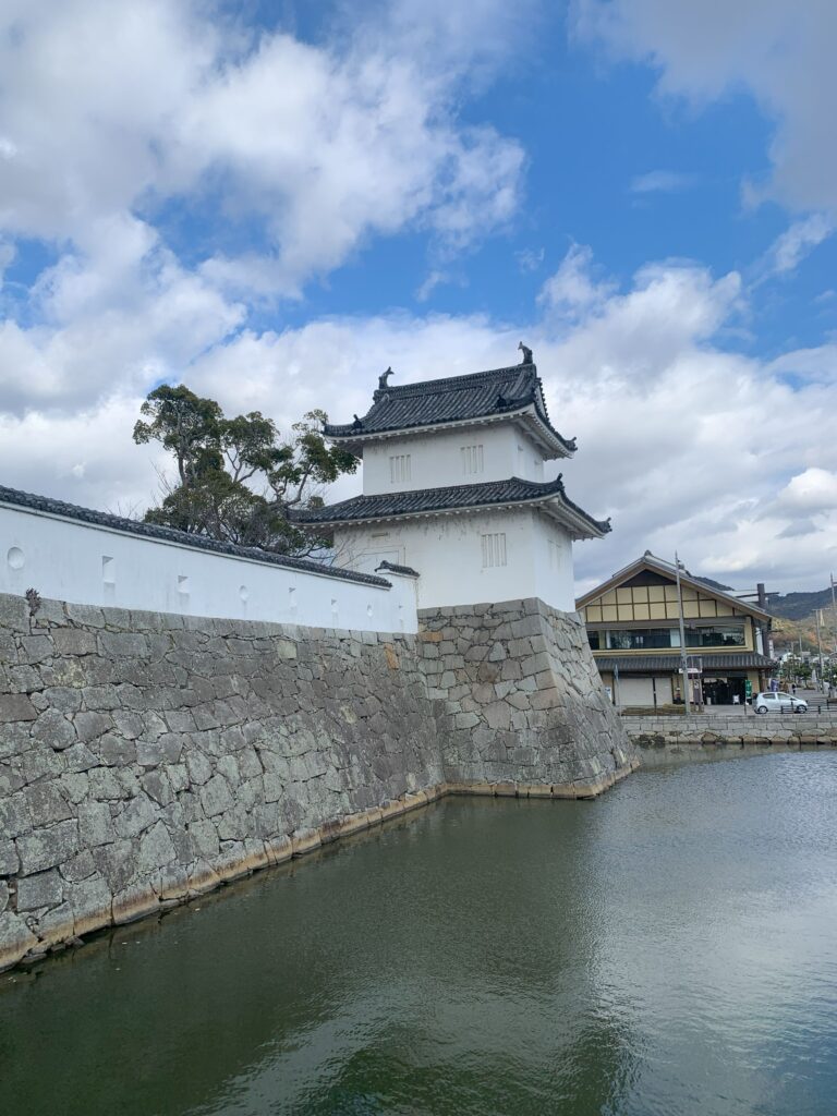 大手門横の三之丸大手隅櫓