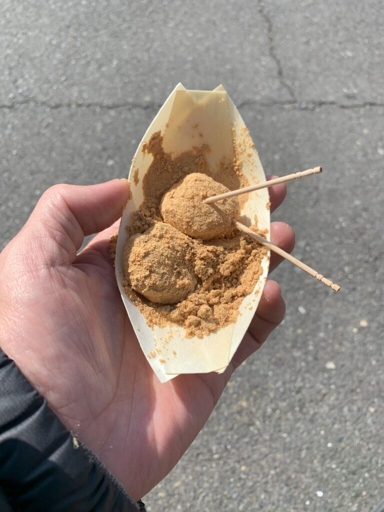 吉備津神社お土産物屋さんのきびだんこ